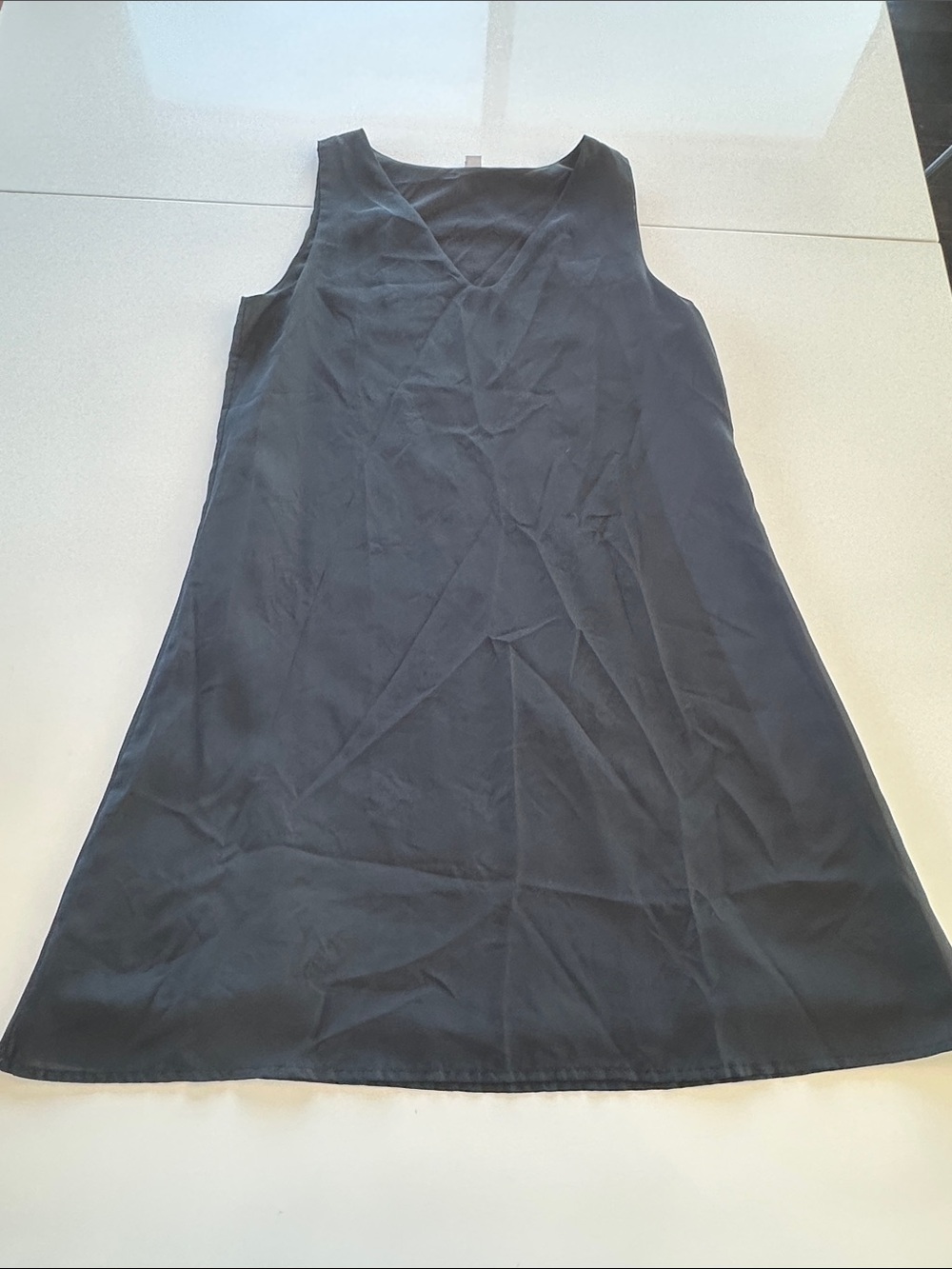 Women’s Black Sleeveless V-Neck Midi Dress